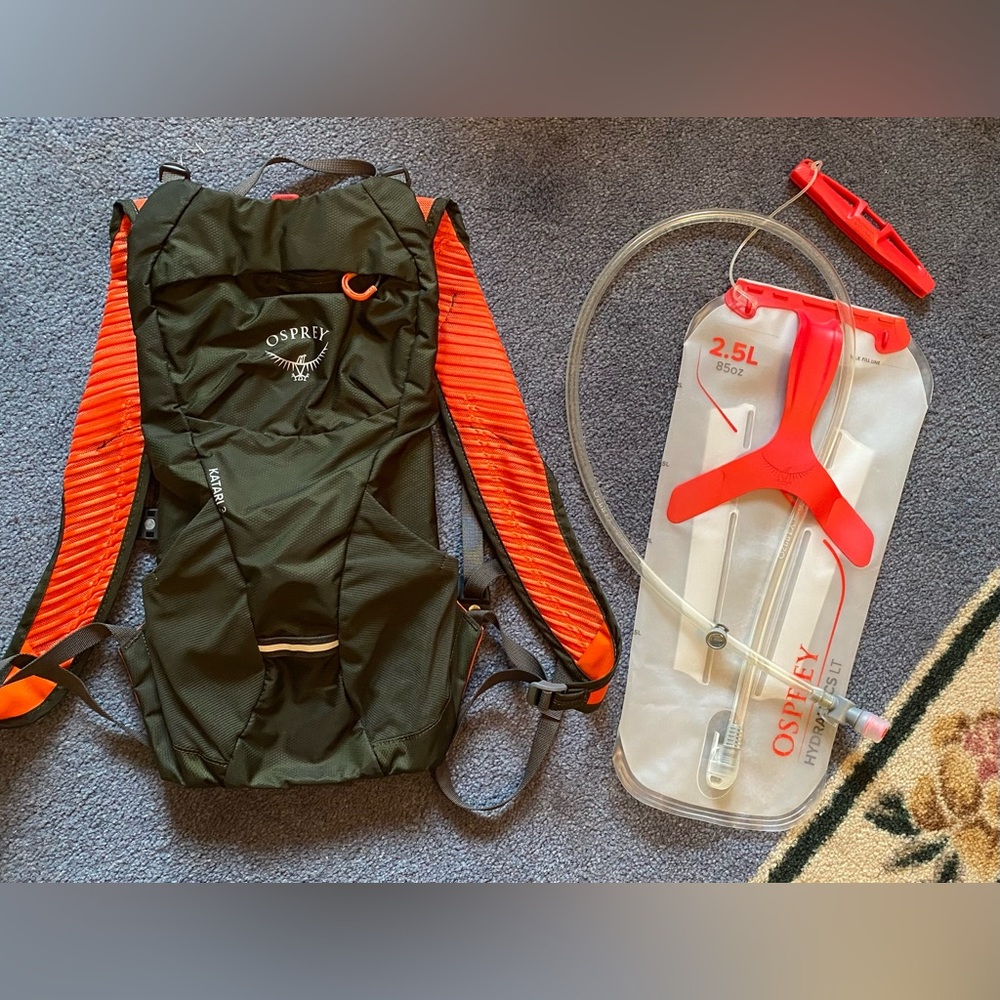 SOLD* Osprey Katari 2.5L Green/Orange Hydration Backpack With Hydrapak Resevoir